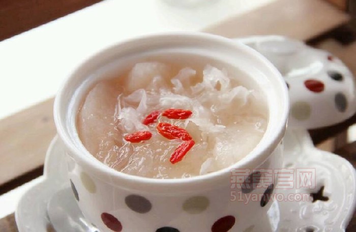 银耳珍珠炖燕窝